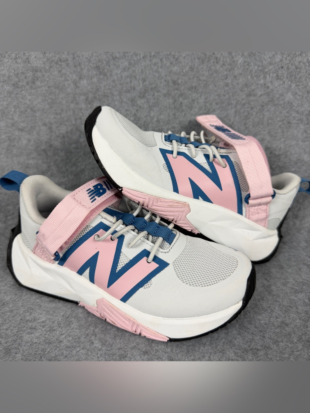 New Balance Kids FuelCell Play Bungee with Top Strap Sneakers Size 10.5 Toddler